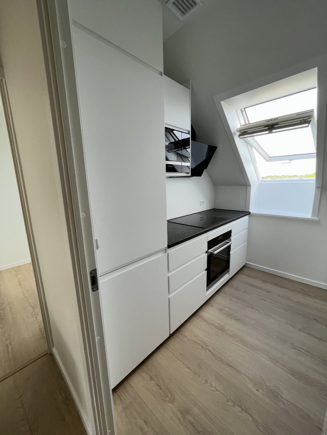 Køkkenrenovering udført af tømrerhold i Roskilde